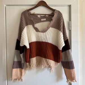 Vestique Multicolor Frayed V-Neck Sweater in M/L
